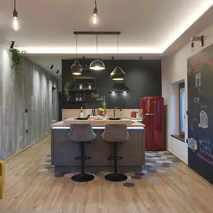 De 2020 With Free Parking Apartment