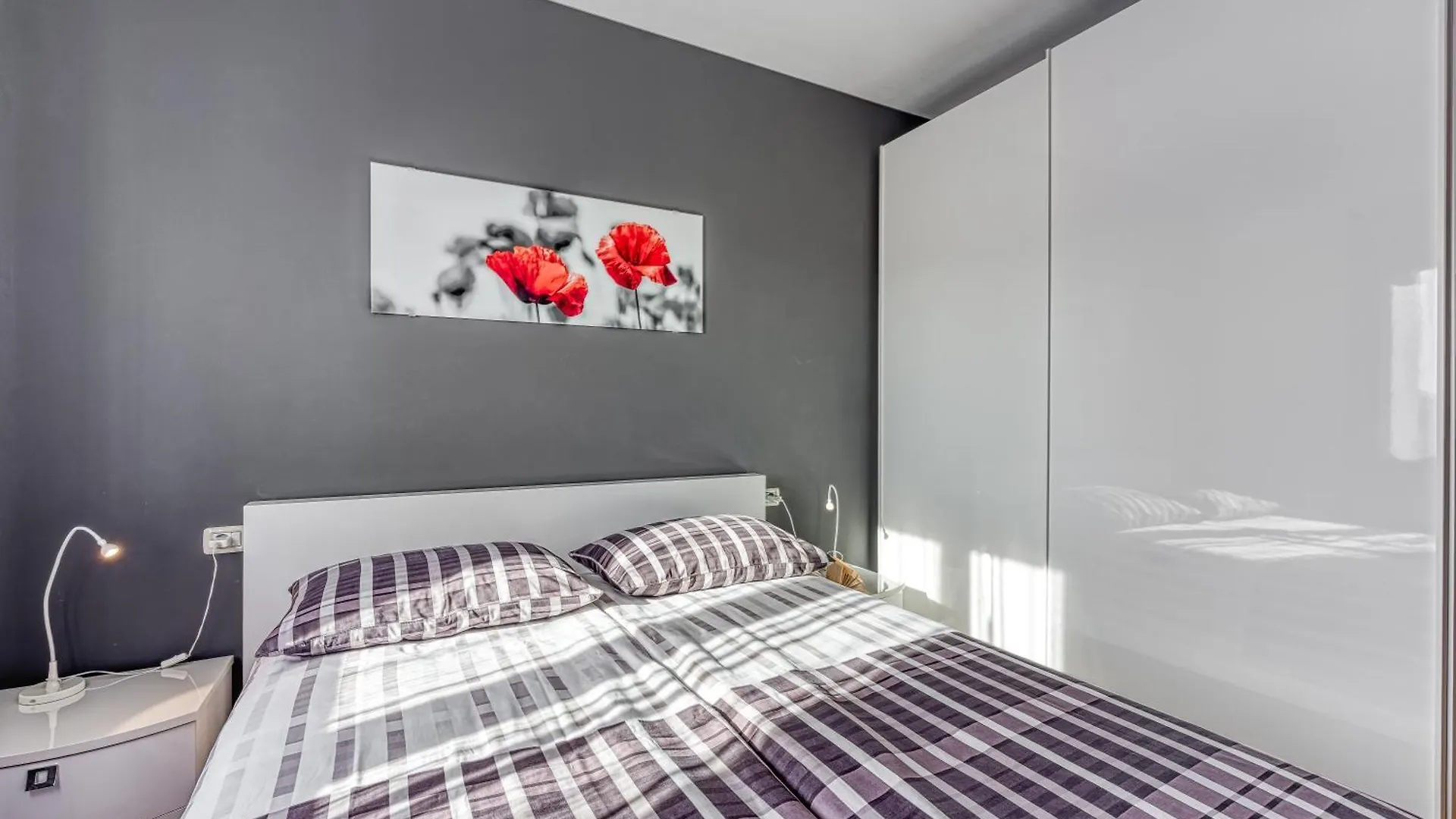 PUY Apartment Dea - Three Bedroom Apartment פולה